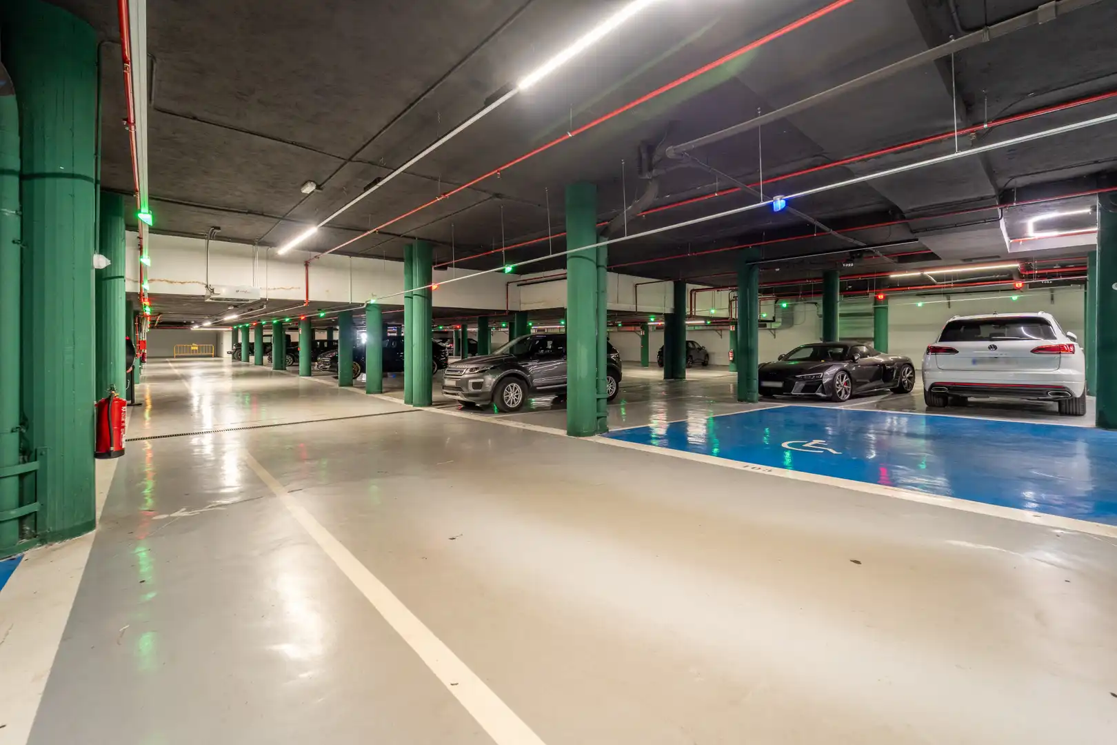 Parking de Local en venta en Nueva Andalucía