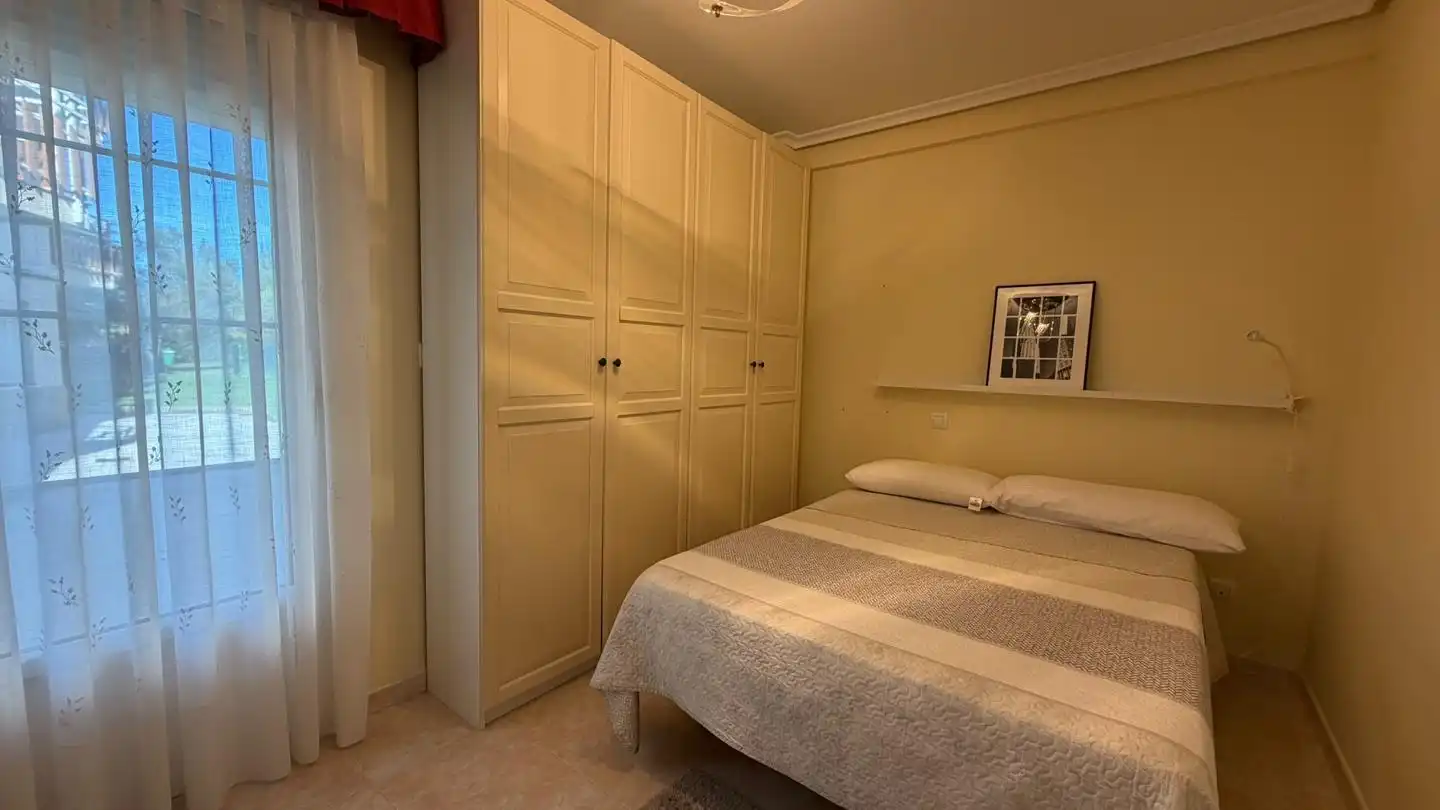 Schlafzimmer von Erdgeschoss zur Miete in Laredo