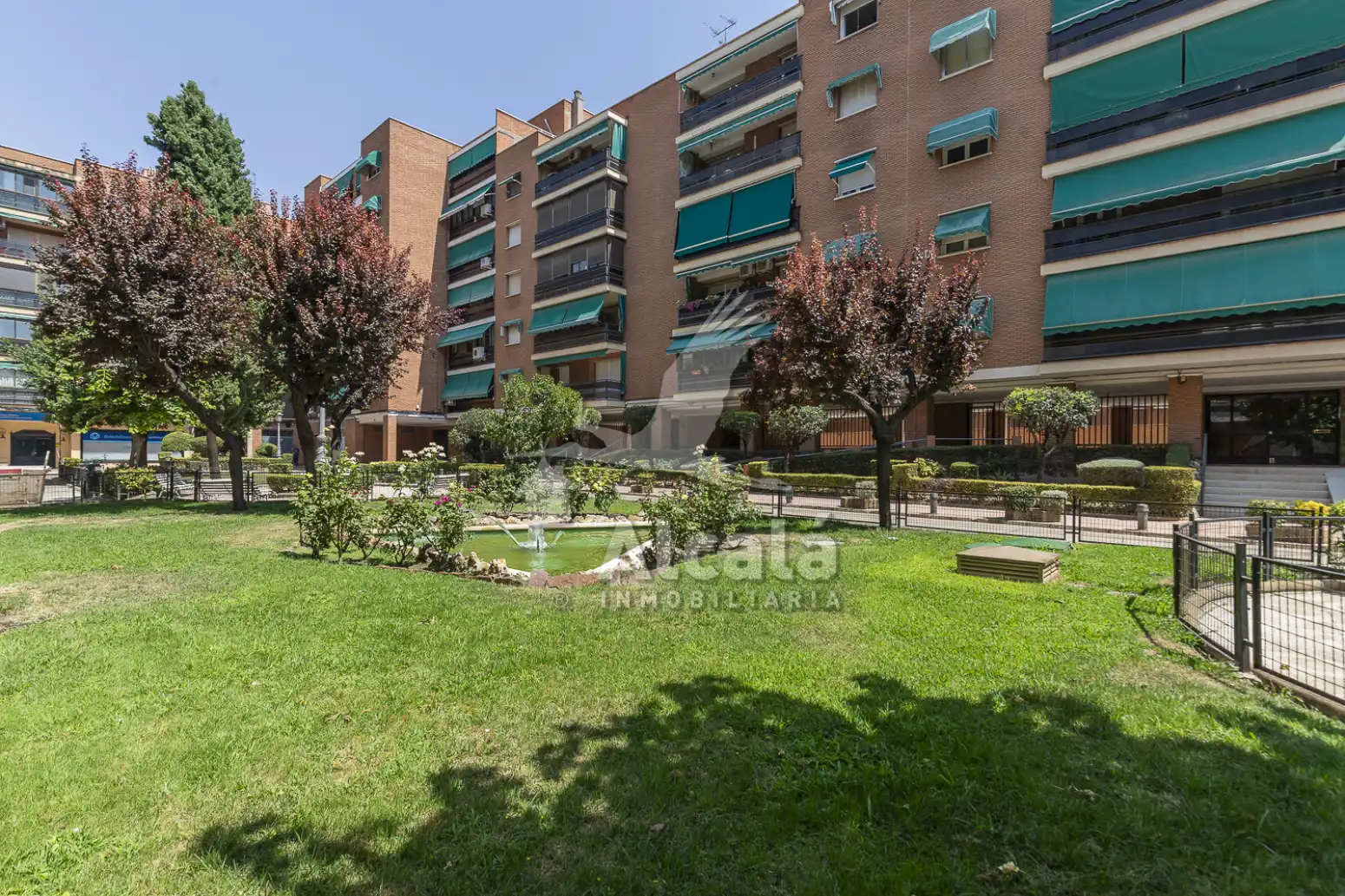 Vista exterior de Piso en venta en Alcalá de Henares con Calefacción, Jardín privado y Parquet