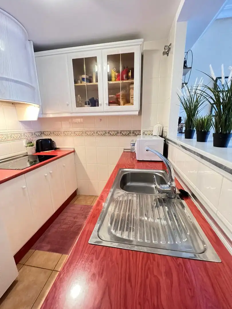 Cocina de Apartamento en venta en Torrevieja con Jardín privado, Terraza y Amueblado