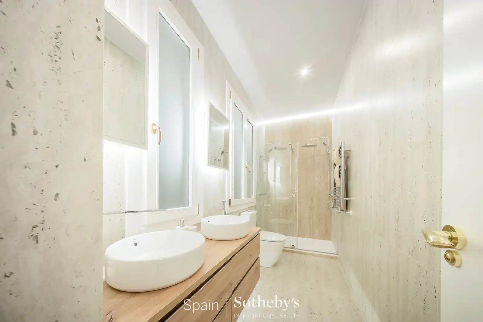 Bathroom of Apartments for sale in Madrid  with Air Conditioner and Heating