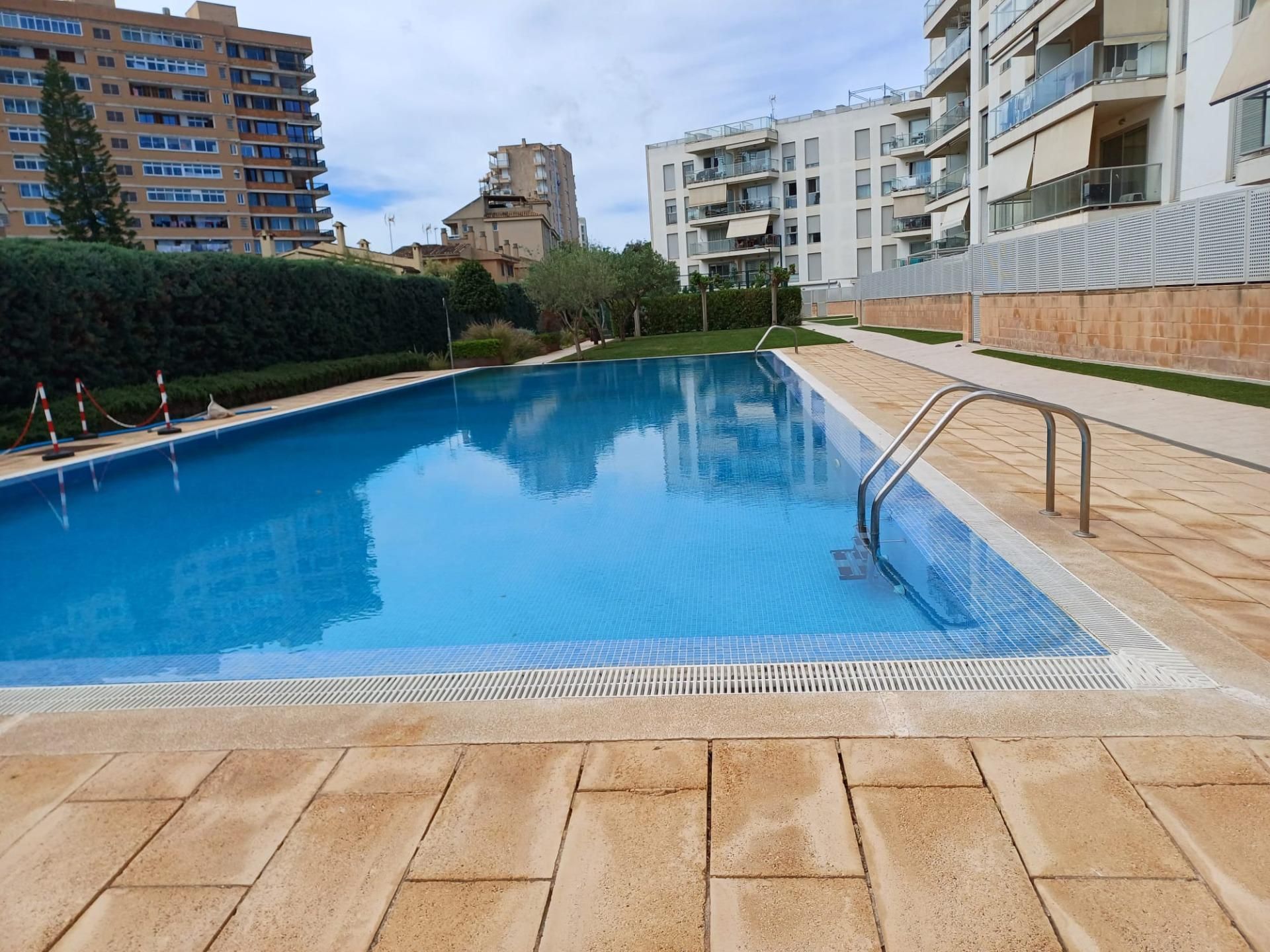Piscina de Apartament de lloguer en  Palma de Mallorca amb Aire condicionat, Calefacció i Terrassa