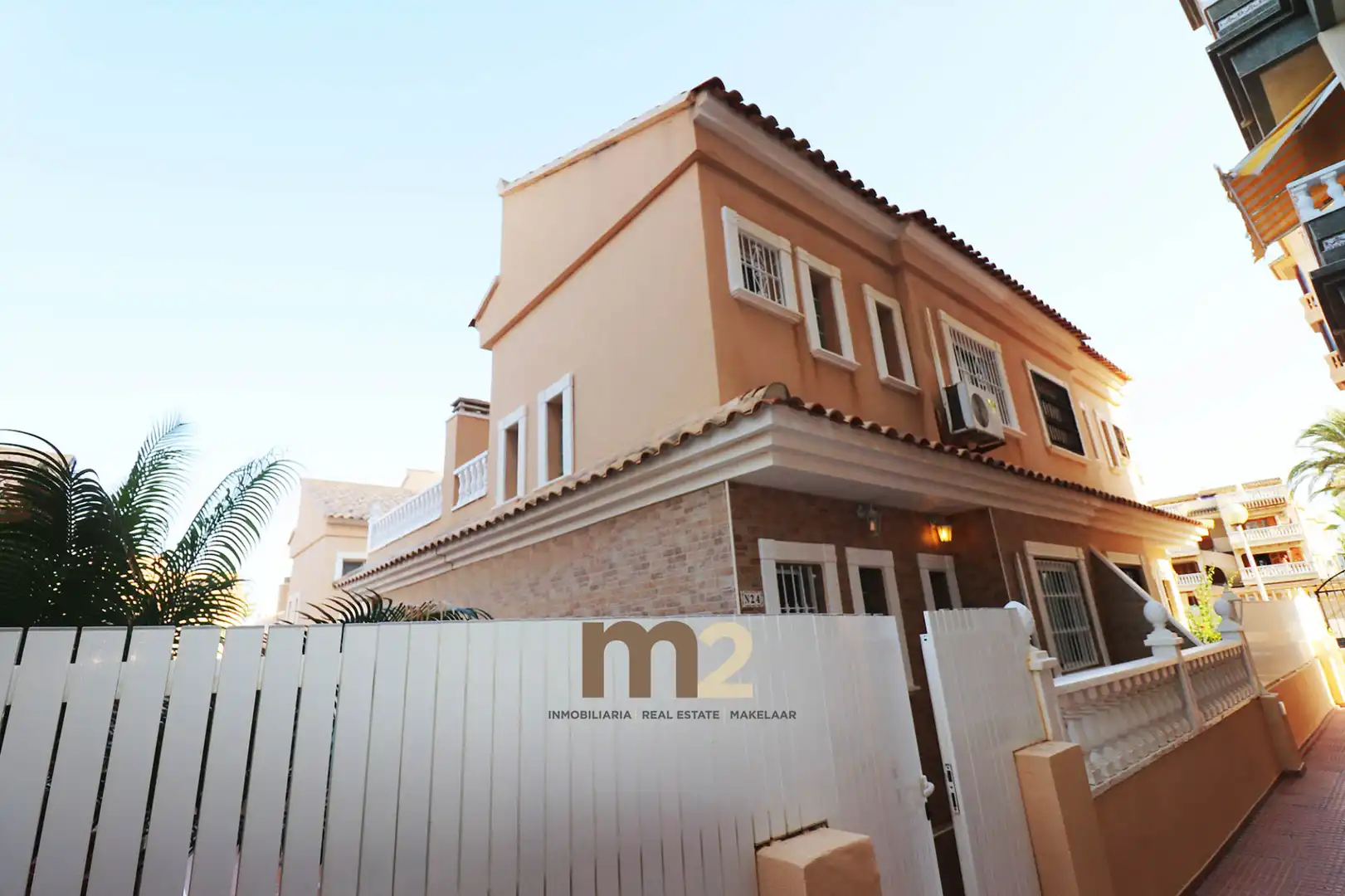 Bungalow con terraza en venta en Carrer Grecia