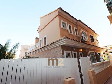 Bungalow con balcón en venta en Carrer Grecia