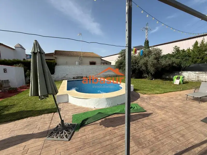 Villa avec piscine à vendre à Avenida Arcangel San Rafael, imagen 3