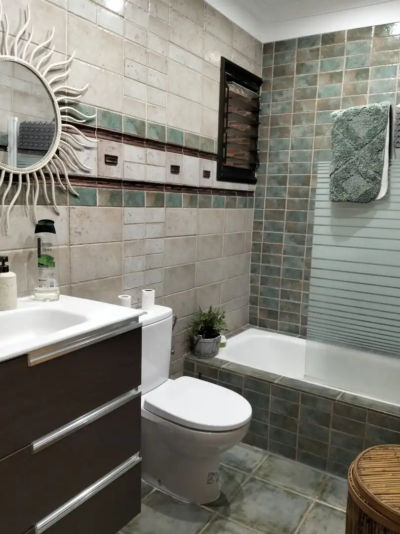 Baño de Piso de alquiler en Santa Cruz de Tenerife con Aire acondicionado, Parquet y Amueblado