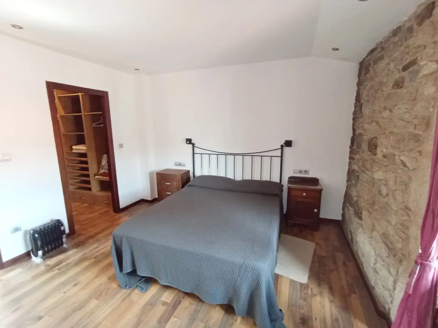 Dormitori de Finca rústica en venda en Vimianzo amb Calefacció, Jardí privat i Terrassa