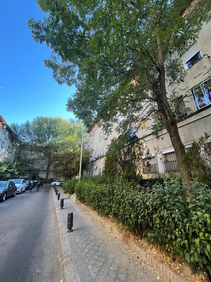 Vista exterior de Piso en venta en Madrid con Calefacción, Amueblado y Alarma