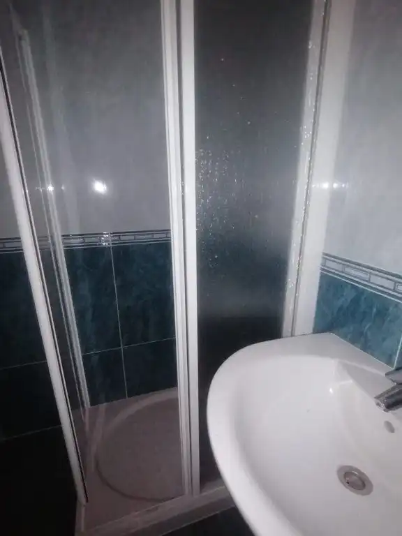Bany de Pis en venda en Gijón  amb Calefacció, Parquet i Terrassa