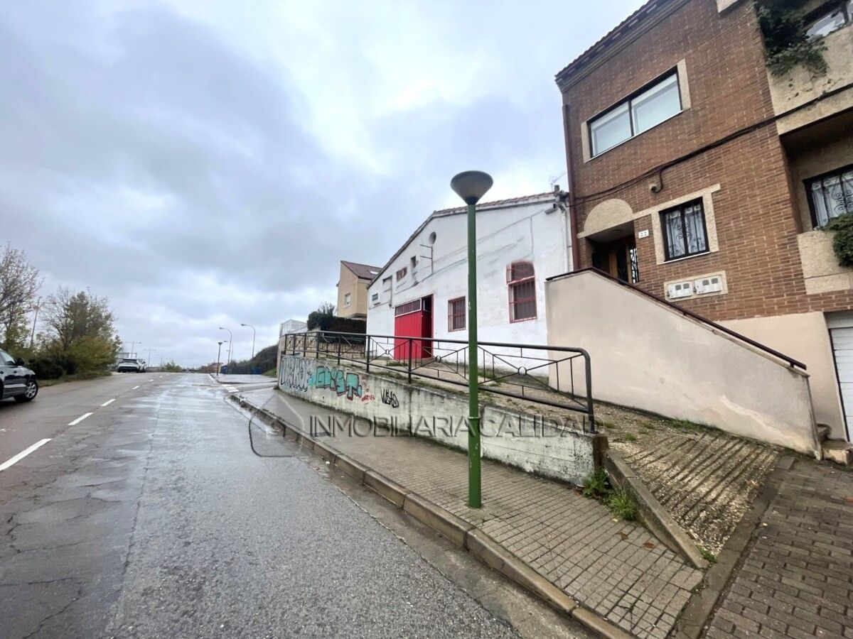 Vista exterior de Casa o xalet en venda en Burgos Capital amb Calefacció