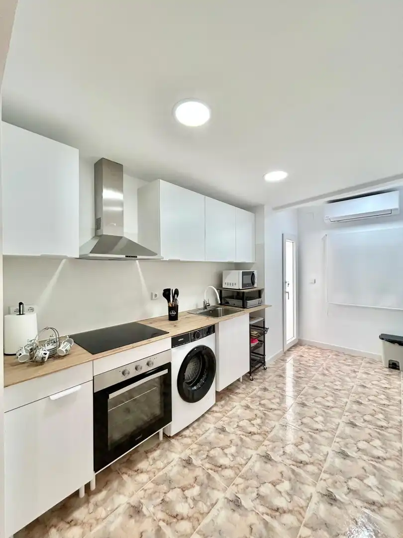 Cuina de Apartament de lloguer en La Pobla de Farnals amb Aire condicionat, Terrassa i Moblat