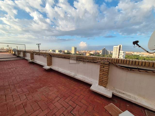 Ático en Alquiler en Avinguda dels Tamarindes, 4 en Nou Campanar