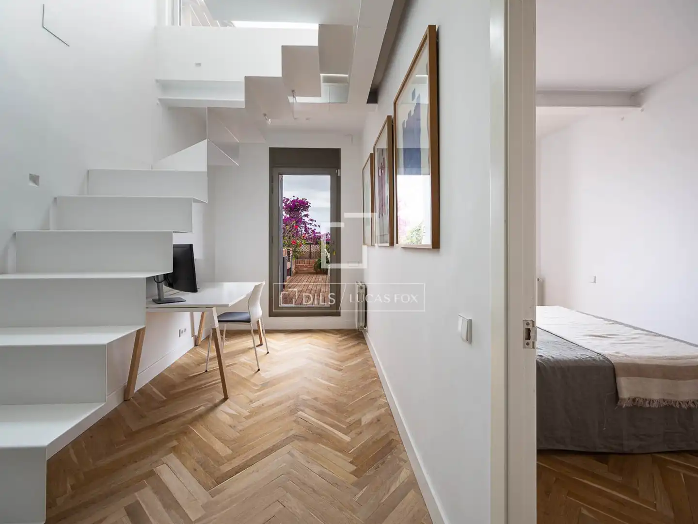 Schlafzimmer von Dachboden zum Verkauf in Barcelona mit Klimaanlage, Terrasse und Balkon