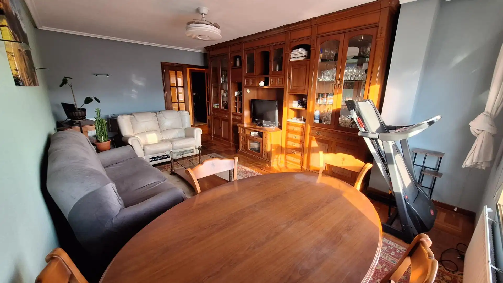 Sala d'estar de Pis en venda en Burgos amb Calefacció, Parquet i Traster