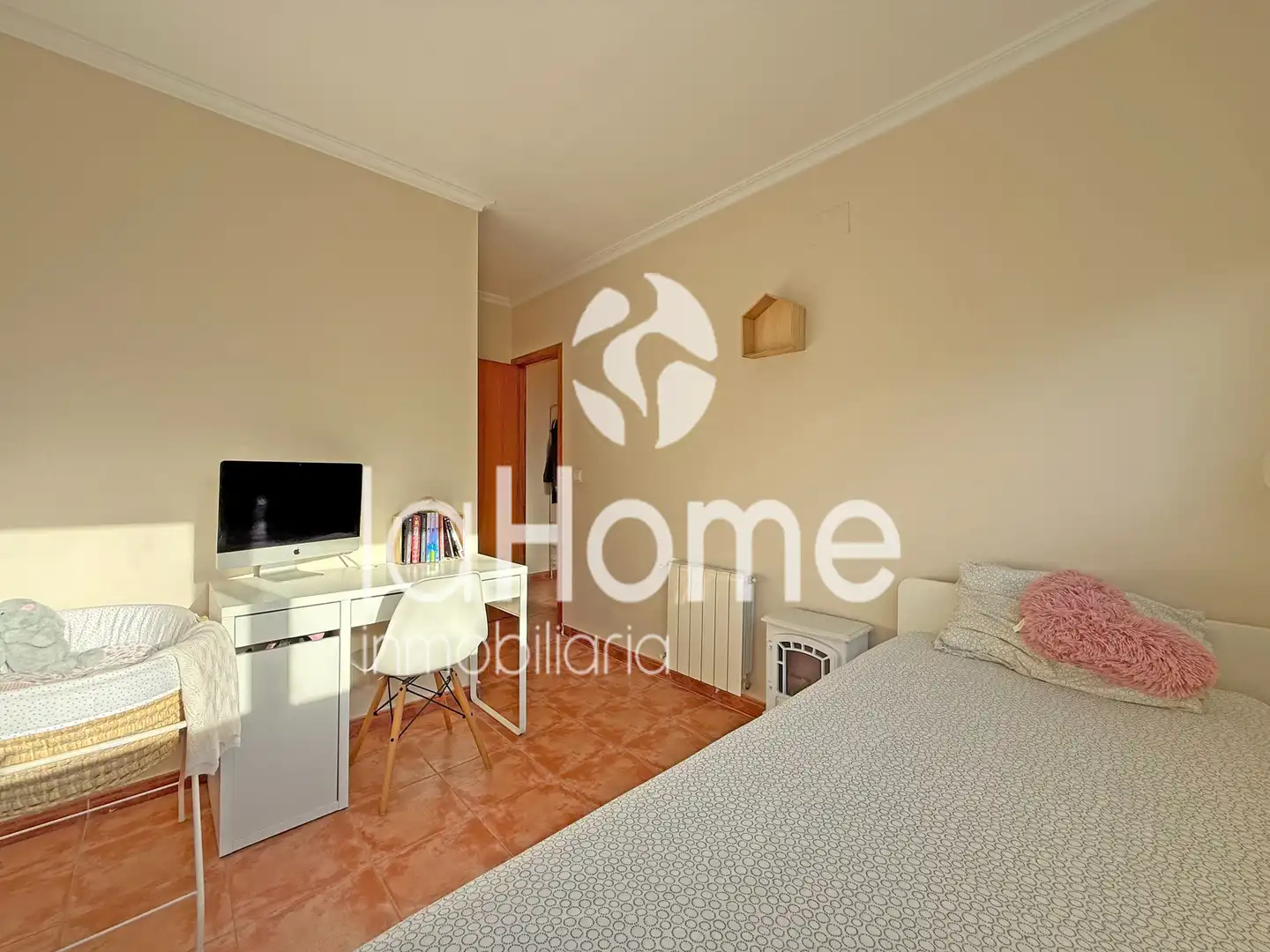 Habitación de Casa adosada en venta en Bétera con Calefacción, Terraza y Horno