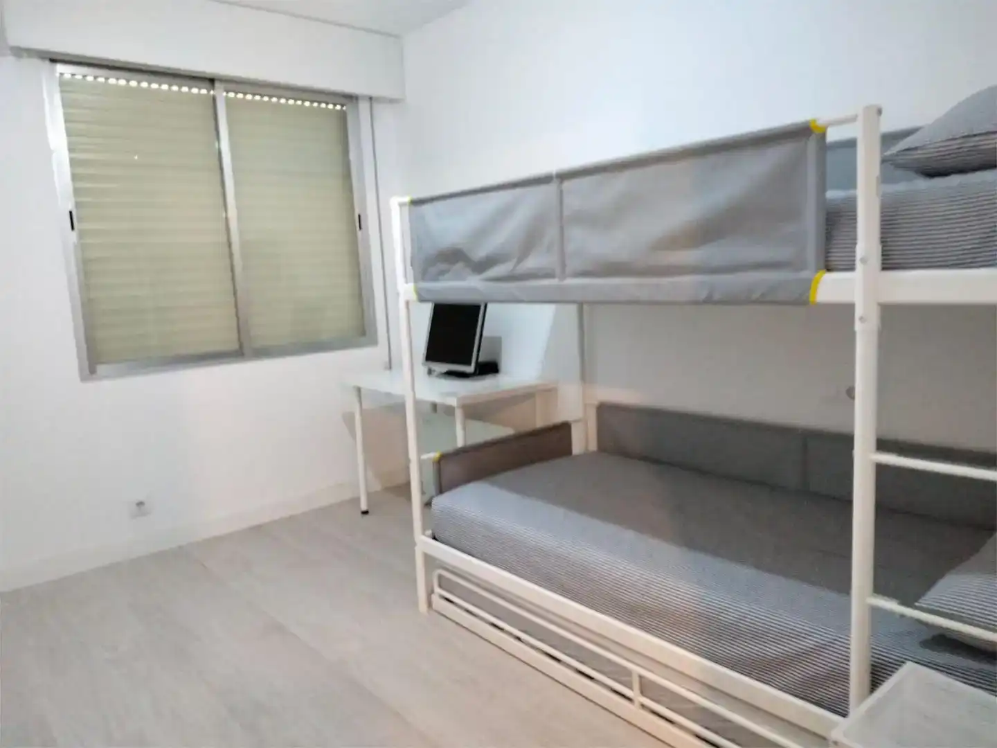 Habitación de Piso de alquiler en Cabanas con Parquet, Amueblado y Horno