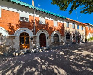 Vista exterior de Casa adosada en venda en Burgos Capital amb Jardí privat i Traster