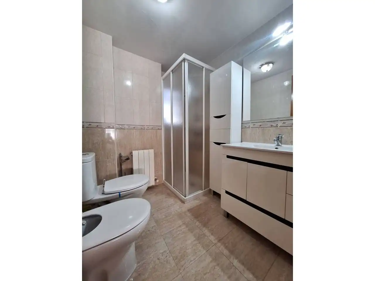 Bathroom of Flat for rent in Fuenlabrada  with Air Conditioner, Heating and Storage room