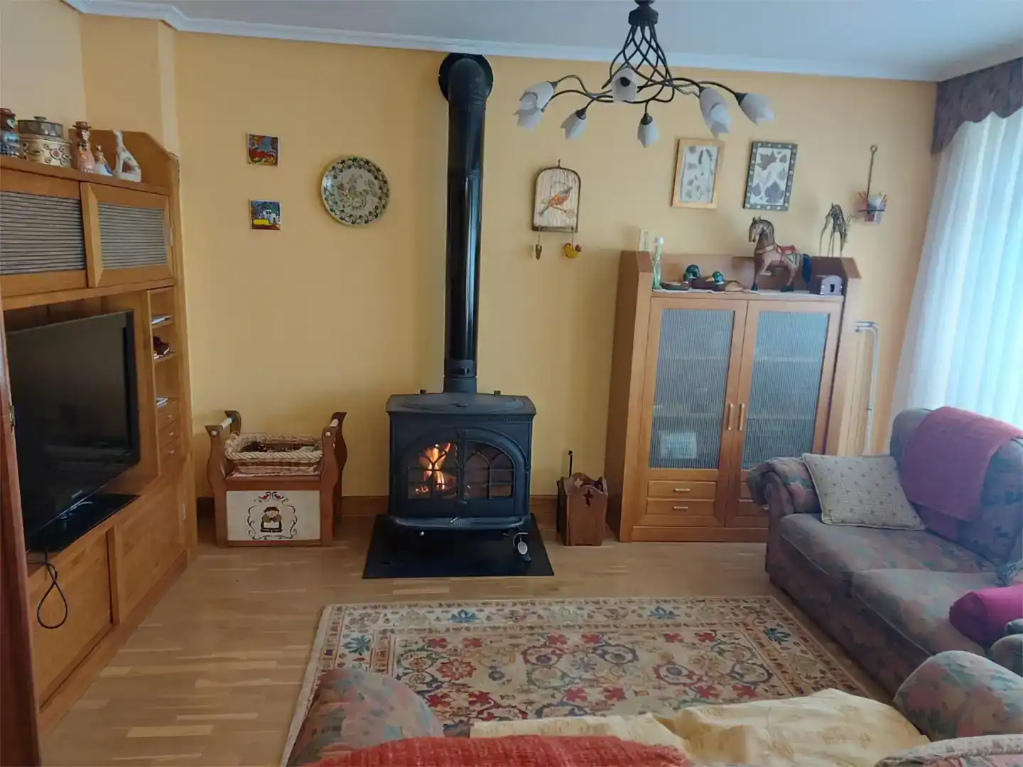 Sala d'estar de Casa o xalet en venda en Miranda de Ebro amb Jardí privat, Parquet i Traster