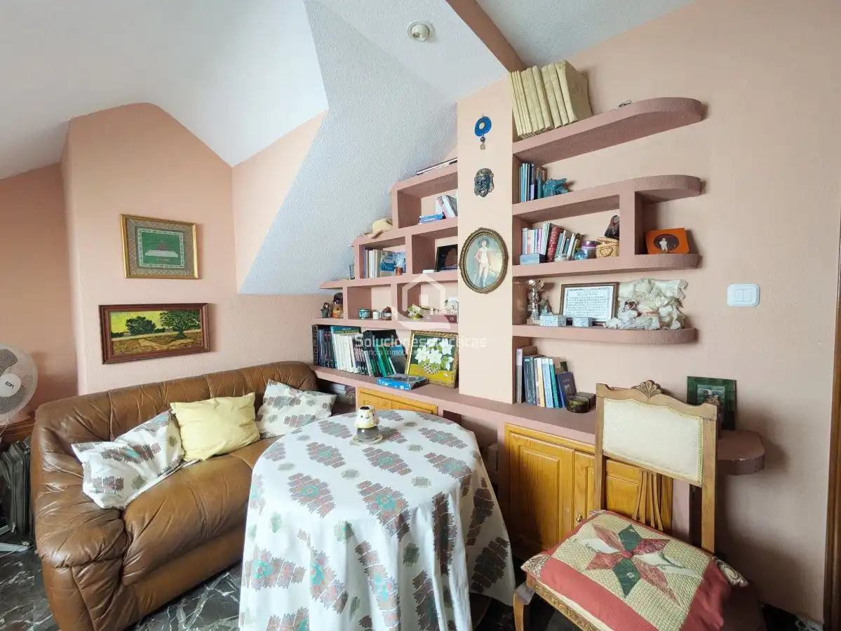 Sala d'estar de Casa o xalet en venda en Jaén amb Aire condicionat, Terrassa i Traster