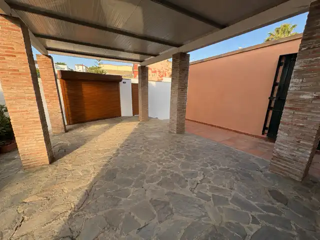 Parking de Casa adosada en venta en Algeciras con Aire acondicionado, Jardín privado y Terraza