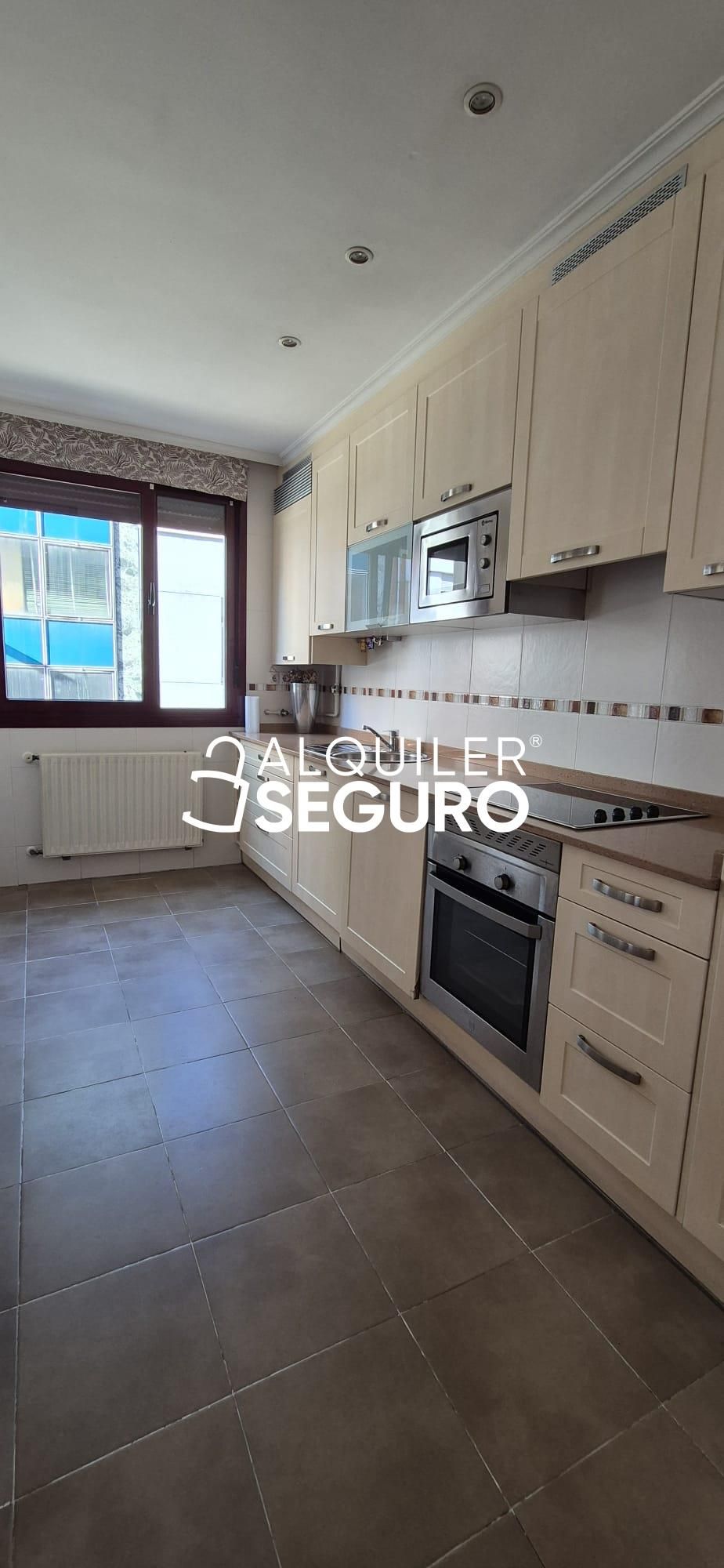 Flat for rent in Leopoldo Fernadez Nespral, Sama