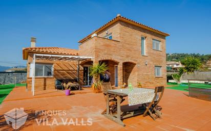 Vista exterior de Casa o xalet en venda en Caldes de Montbui amb Calefacció, Jardí privat i Piscina