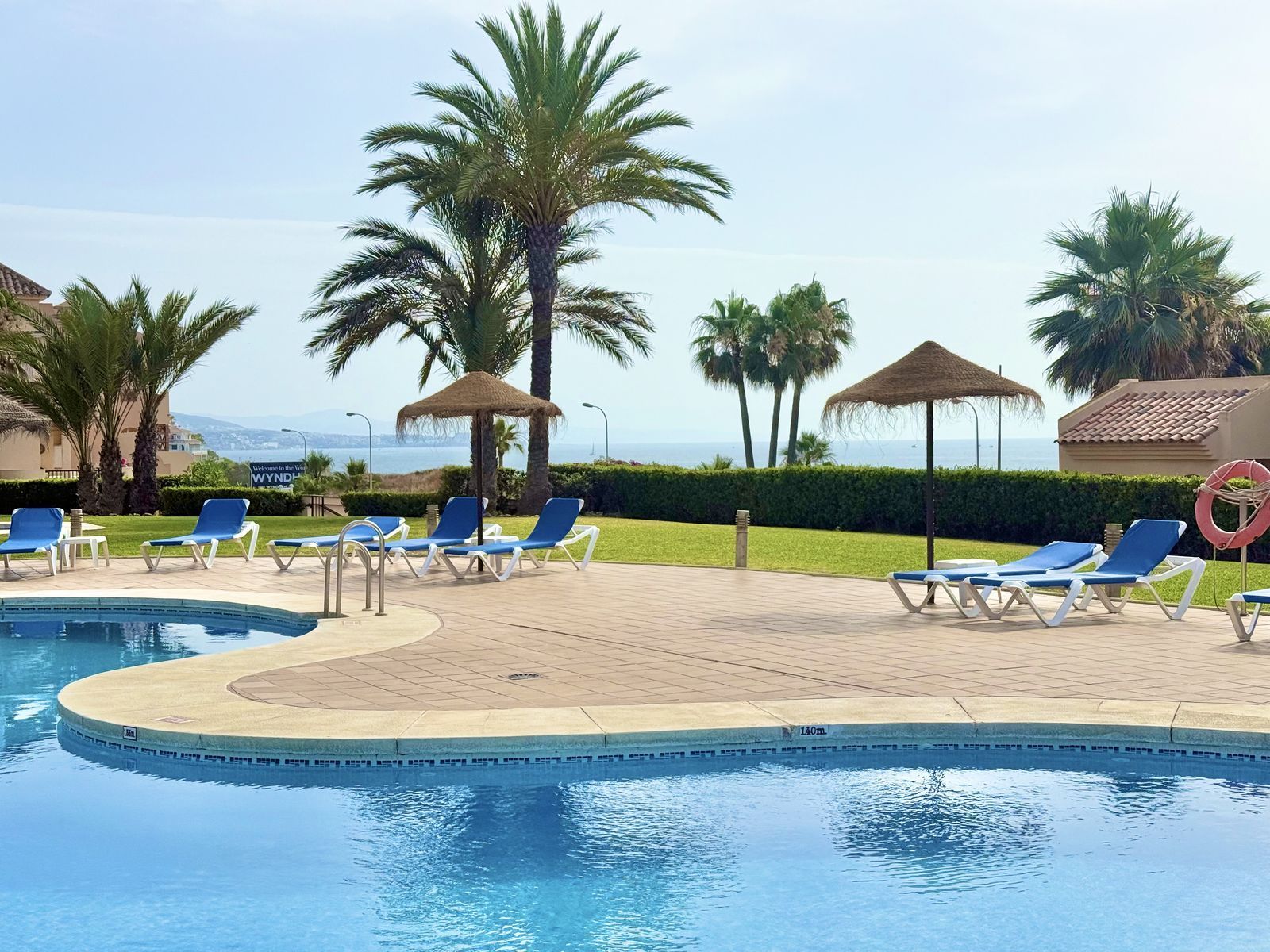 Piscina de Apartament en venda en Mijas amb Aire condicionat i Terrassa