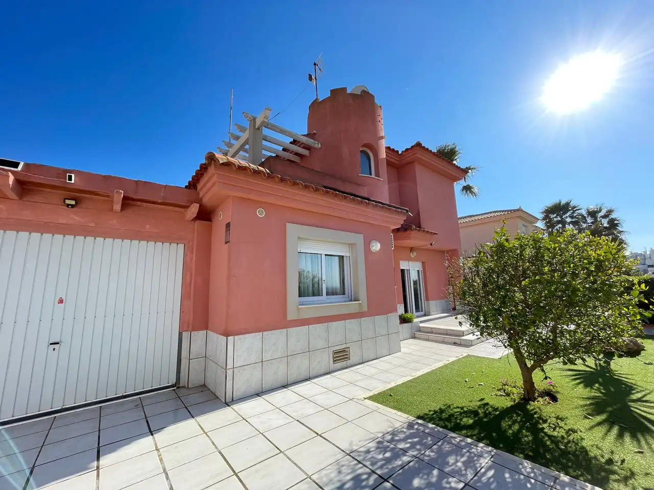 Vista exterior de Casa o chalet en venta en La Manga del Mar Menor con Aire acondicionado, Calefacción y Jardín privado