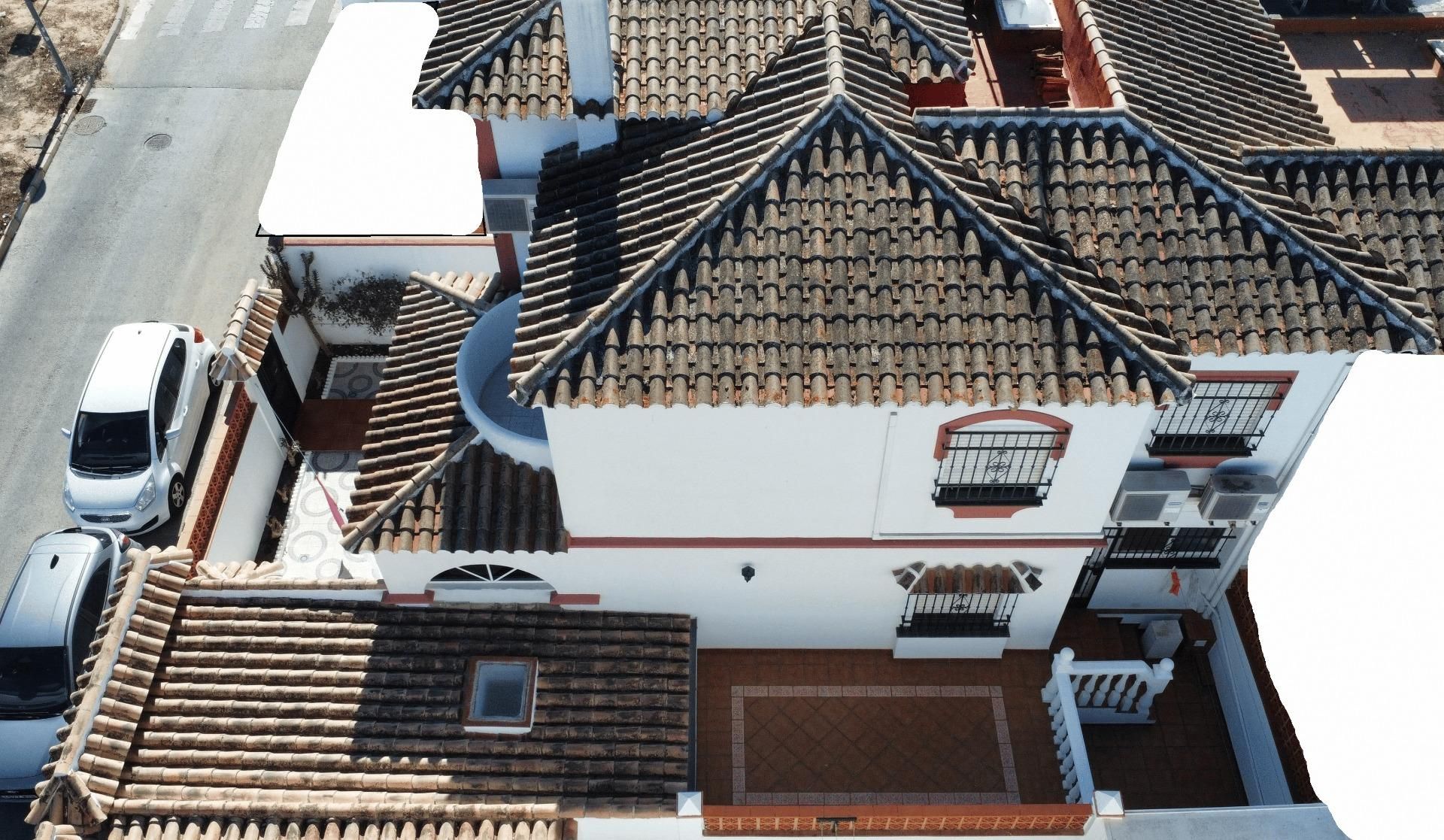 Vista exterior de Casa adosada en venda en Chiclana de la Frontera amb Aire condicionat, Jardí privat i Terrassa