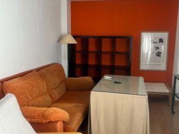 Appartement compact à louer à Calle Espíritu Santo 19