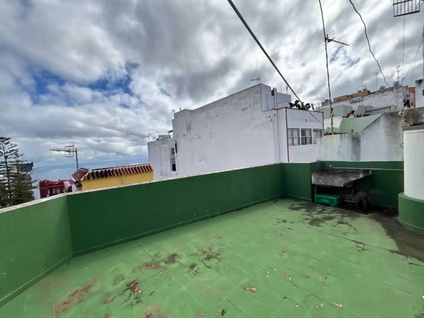 Vista exterior de Edifici en venda en San Andrés y Sauces