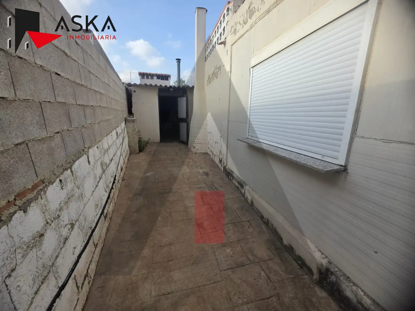 Vista exterior de Casa o xalet en venda en Montserrat amb Jardí privat, Traster i Piscina