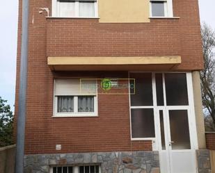 Exterior view of House or chalet for sale in León Capital 