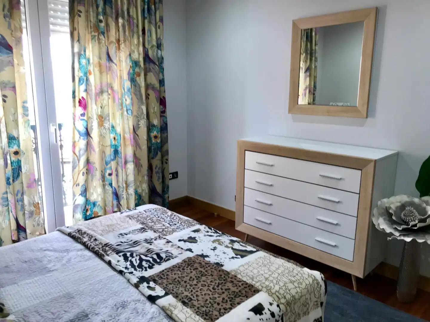 Habitación de Casa o chalet en venta en Ribeira con Calefacción, Piscina y Amueblado