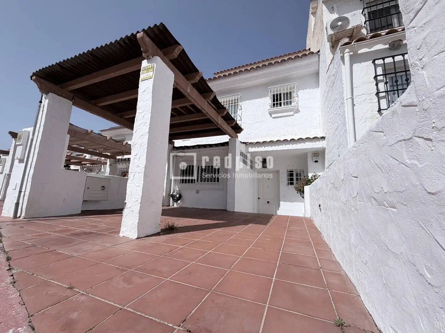 Vista exterior de Casa o chalet en venta en Rincón de la Victoria con Aire acondicionado, Terraza y Amueblado