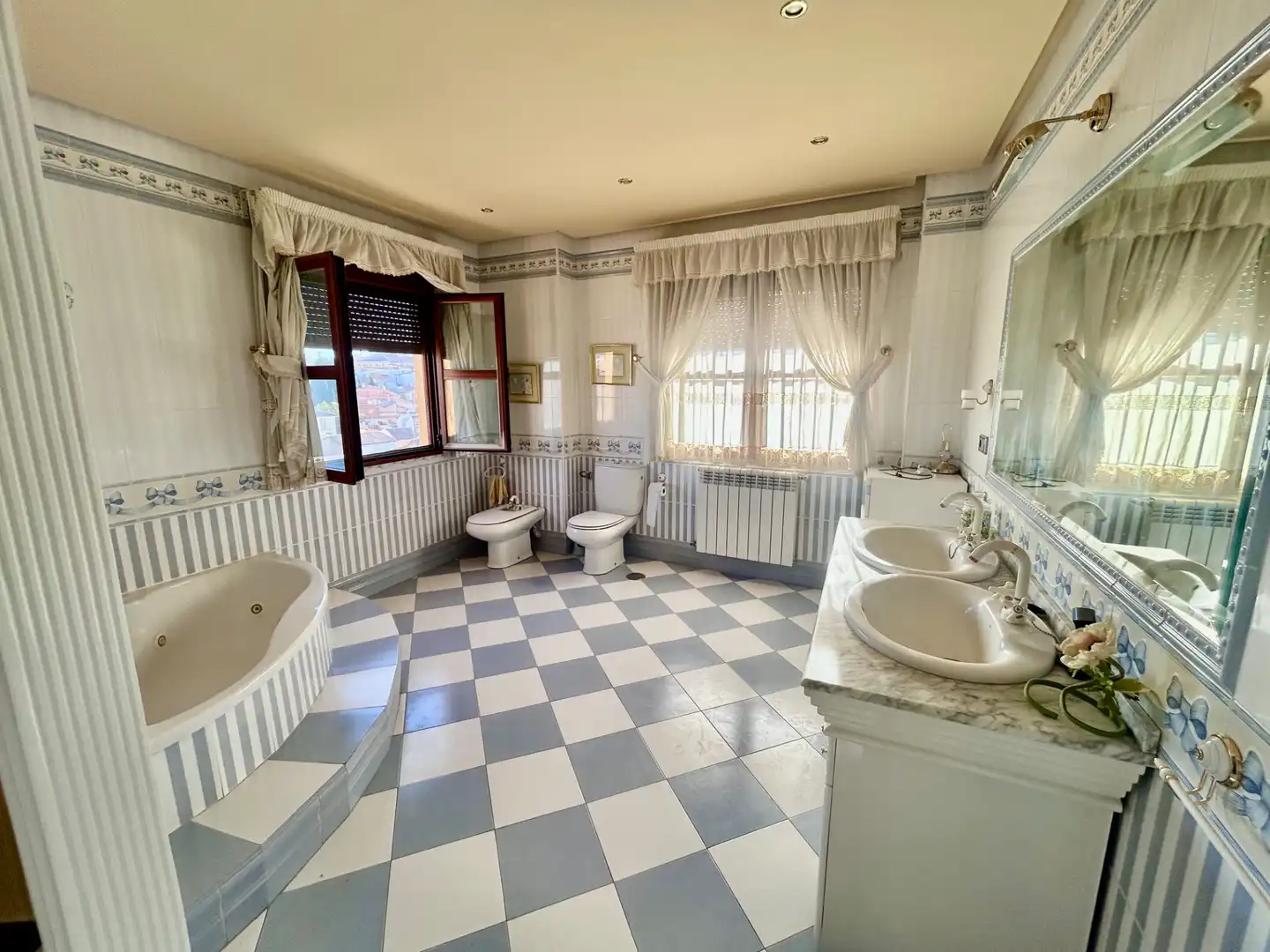 Bathroom of Houses for sale in Úbeda  with Heating, Private garden and Terrace