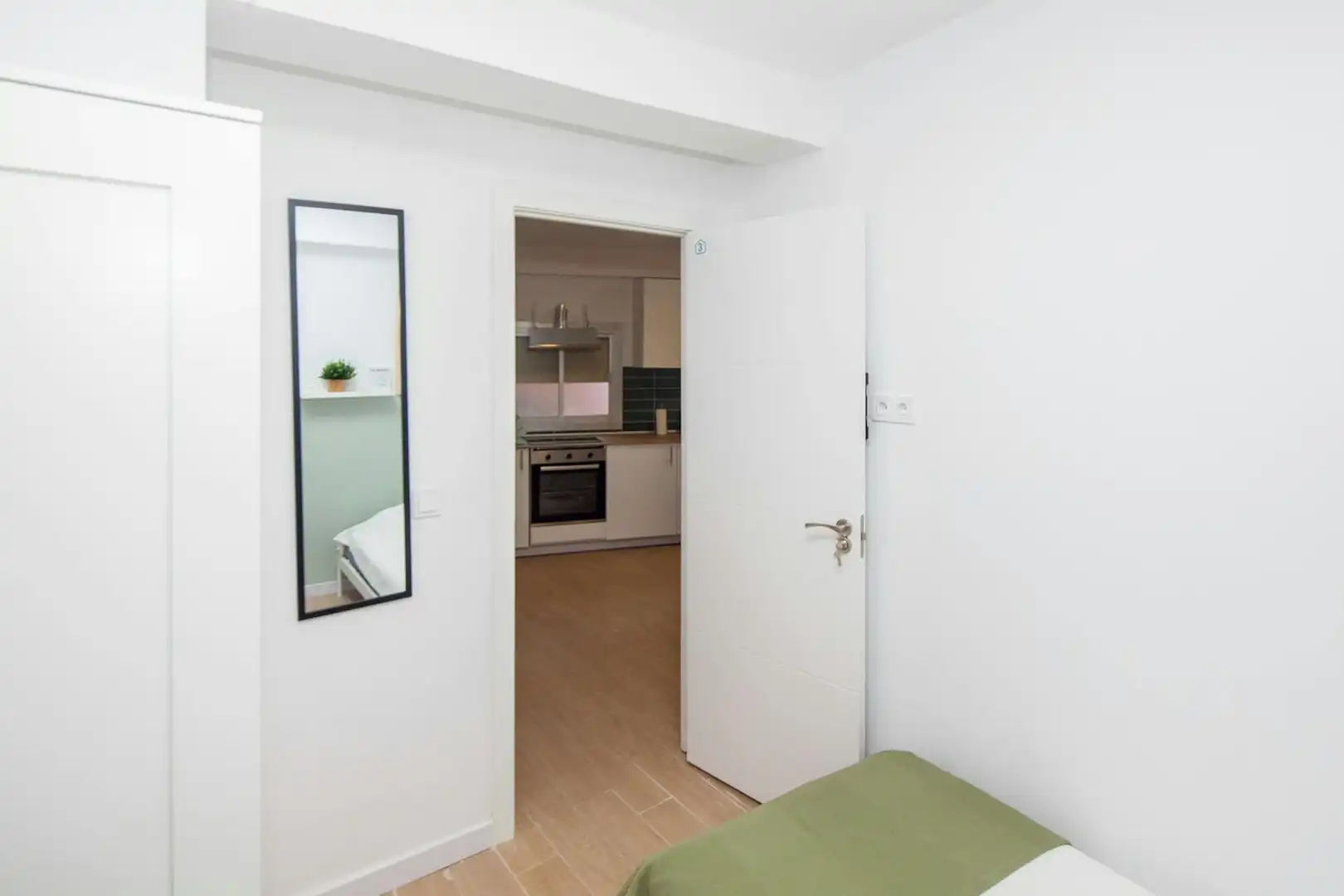 Habitación de Piso para compartir en  Valencia Capital con Amueblado, Lavadora y TV