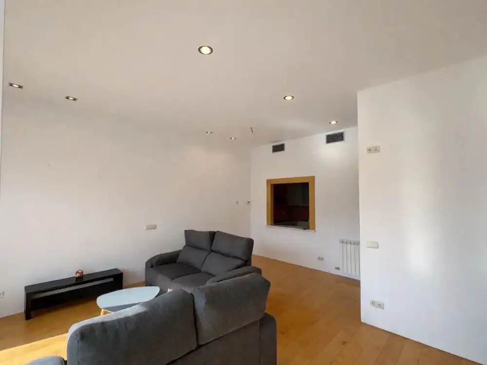 Wohnung mit Aufzug zur Miete in Plaça independencia 12, imagen 3