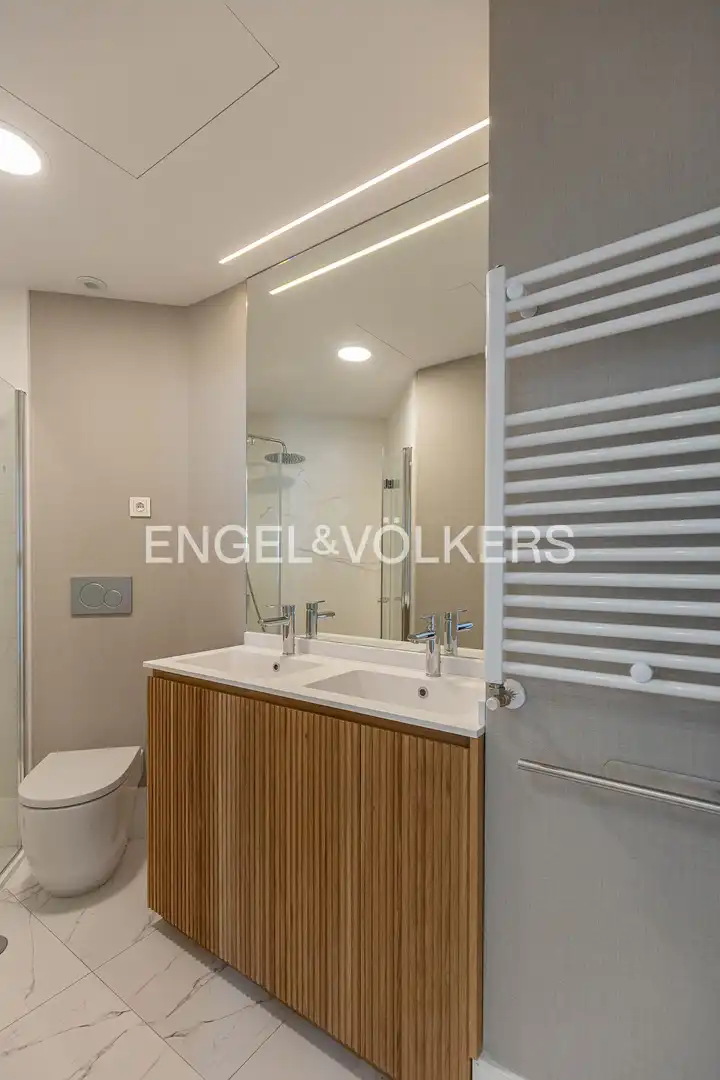Bathroom of Flat for rent in Madrid  with Air Conditioner, Heating and Storage room