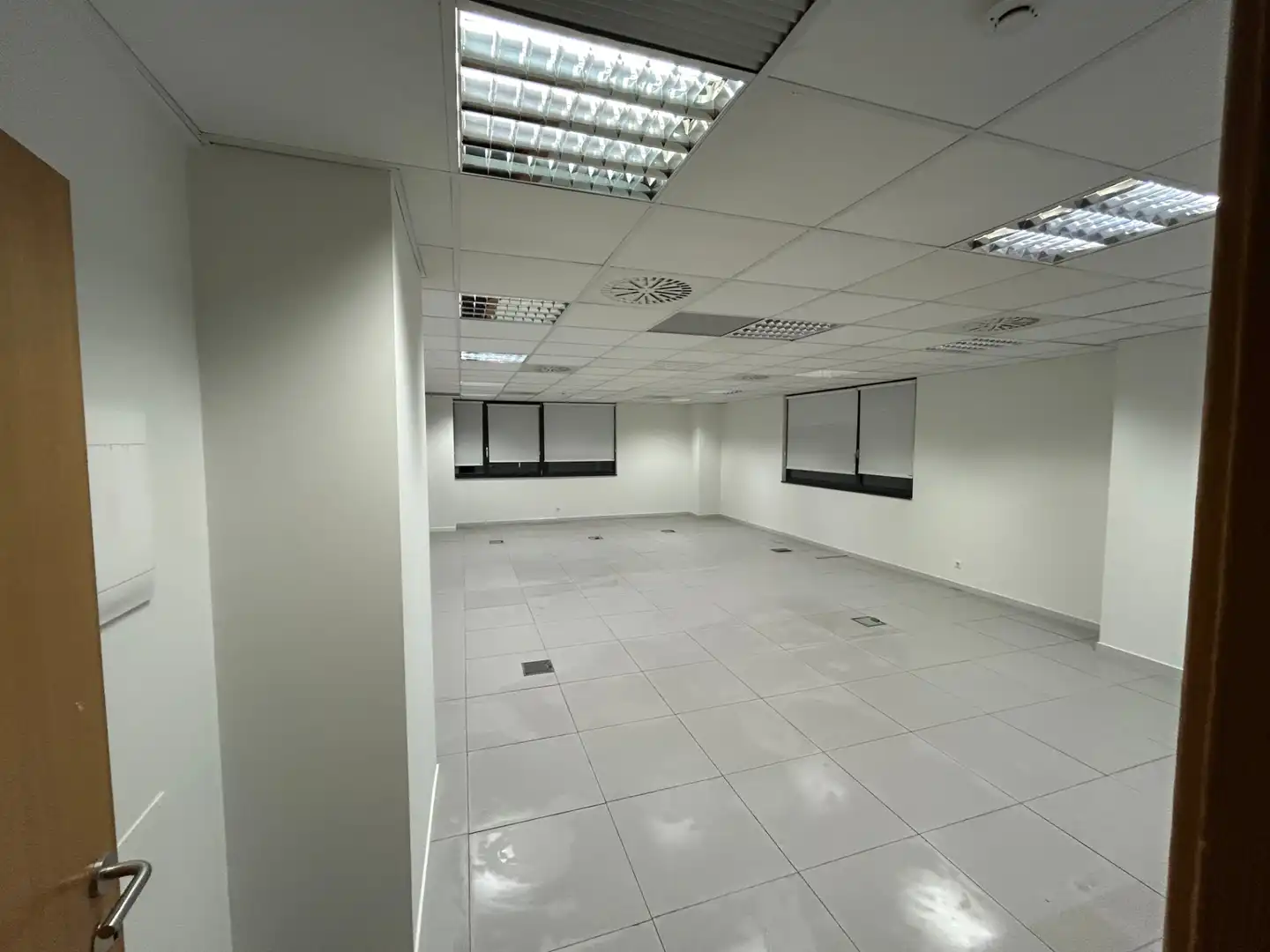 Office space with lift to rent in Polígono Parque Empresarial la Muga 3A, imagen 4