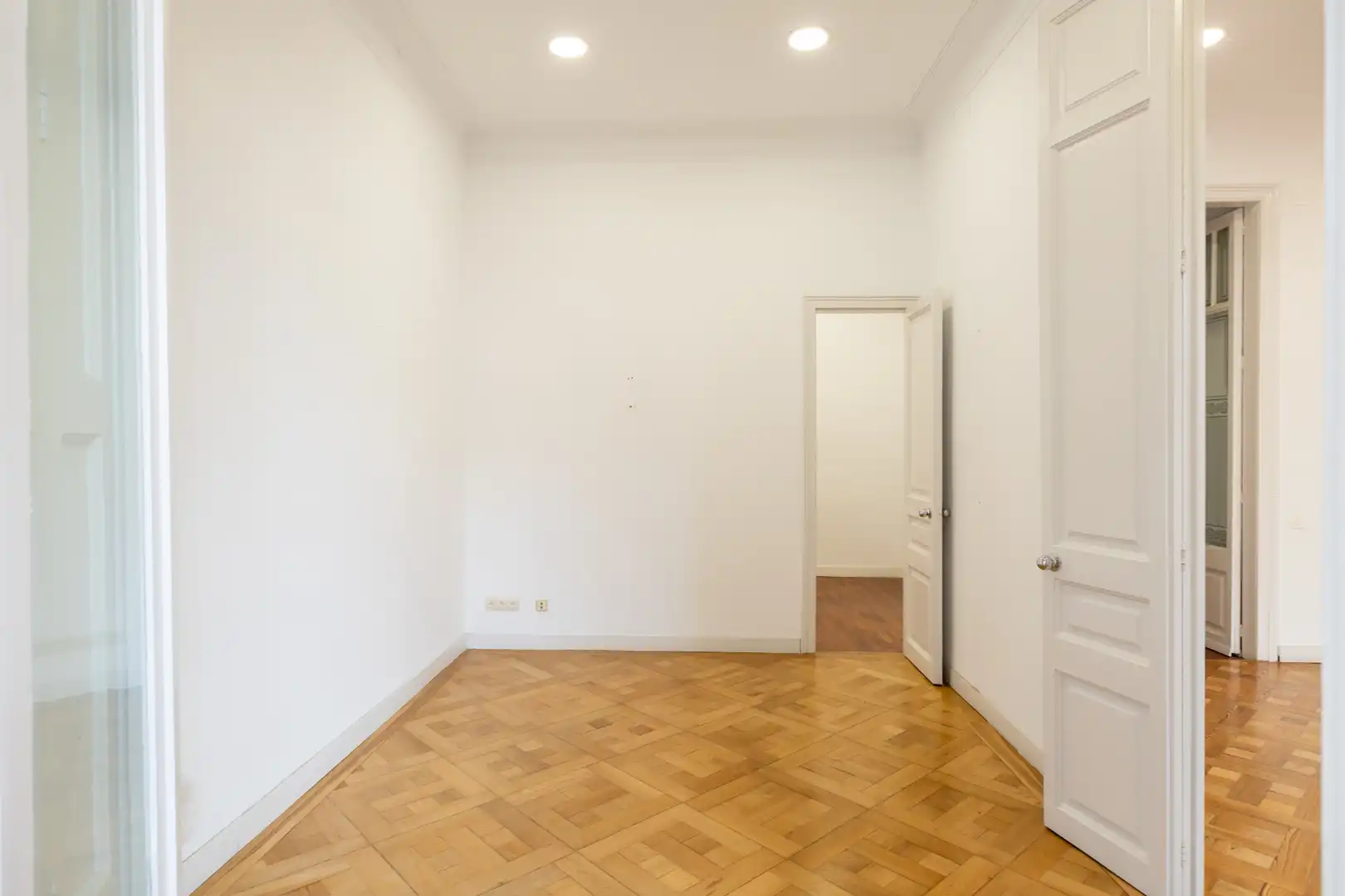 Wohnung zum Verkauf in Barcelona mit Klimaanlage, Heizung und Parkett
