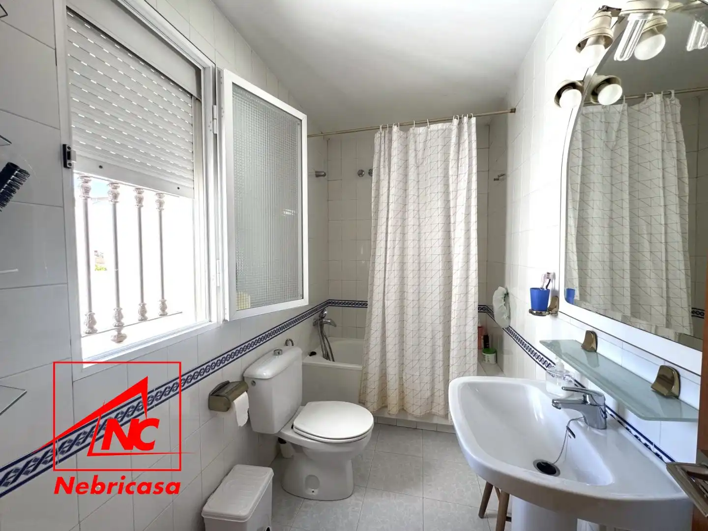 Bathroom of Houses for sale in Lebrija  with Air Conditioner and Private garden