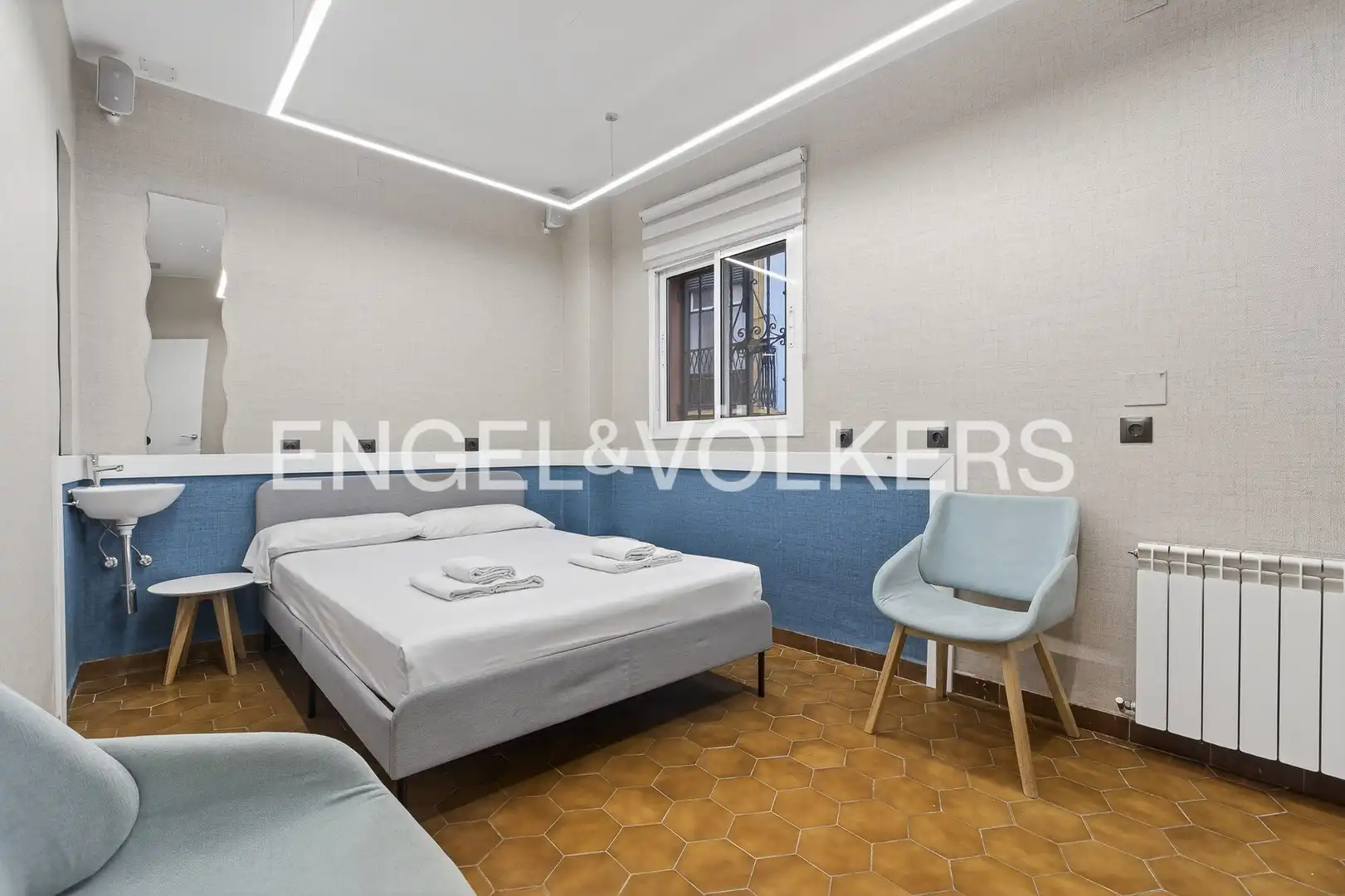 Bedroom of Houses for sale in Sevilla  with Air Conditioner, Heating and Parquet flooring