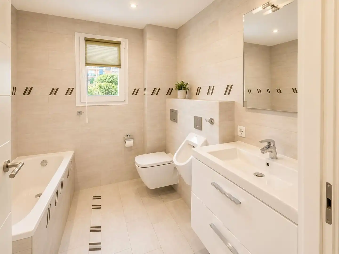 Baño de Apartamento en venta en Calvià con Aire acondicionado, Calefacción y Terraza