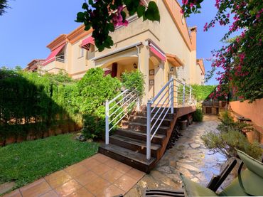 Casa bifamiliare con piscina in vendita a Park Nord - Casona