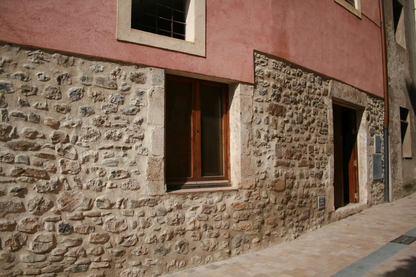 Vista exterior de Finca rústica en venda en Besalú amb Calefacció, Terrassa i Traster