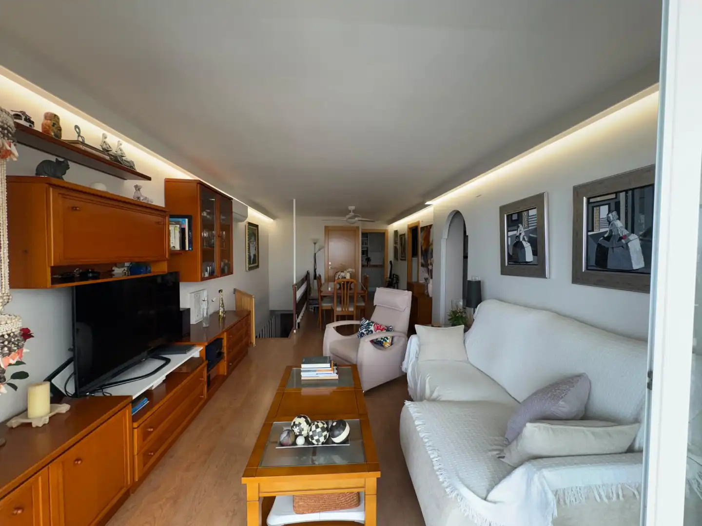 Sala d'estar de Apartament de lloguer en El Campello amb Aire condicionat, Calefacció i Moblat