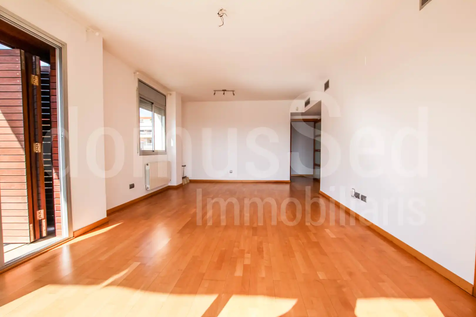 Sala de estar de Piso de alquiler en El Masnou con Aire acondicionado, Calefacción y Parquet