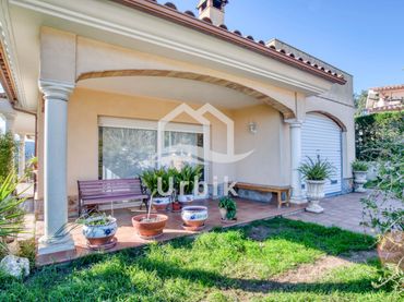 Haus mit Garten zum Verkauf in Carrer Pedrells 23